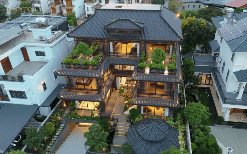 Bên trong biệt phủ hình chữ 