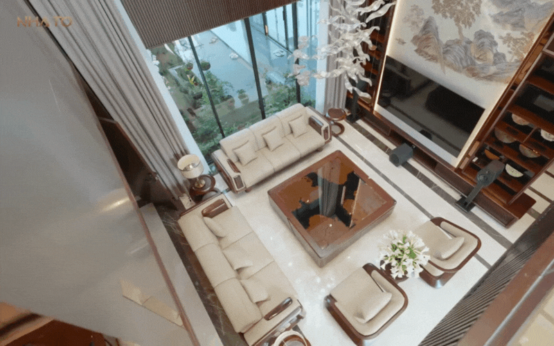 Bên trong biệt phủ hình chữ 