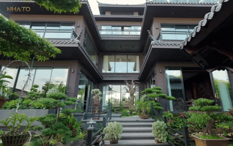 Bên trong biệt phủ hình chữ 