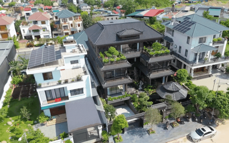 Bên trong biệt phủ hình chữ 