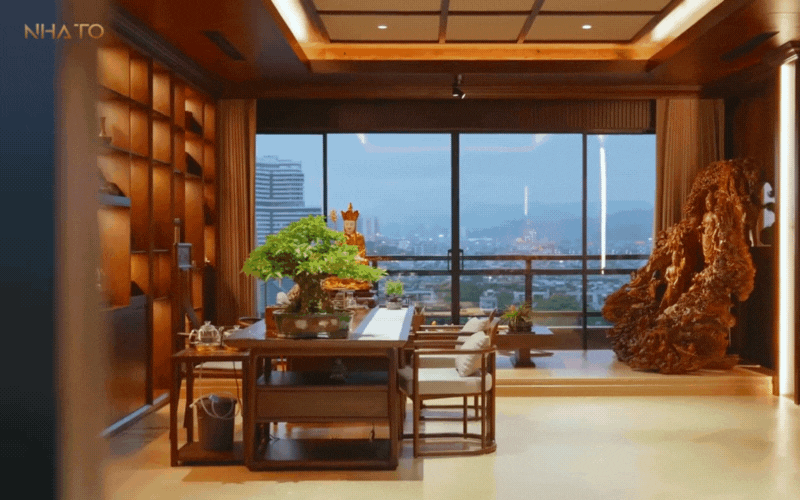 Bên trong biệt phủ hình chữ 