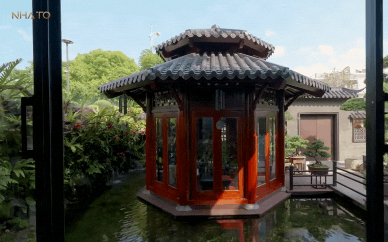 Bên trong biệt phủ hình chữ 