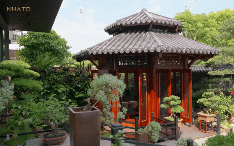 Bên trong biệt phủ hình chữ 