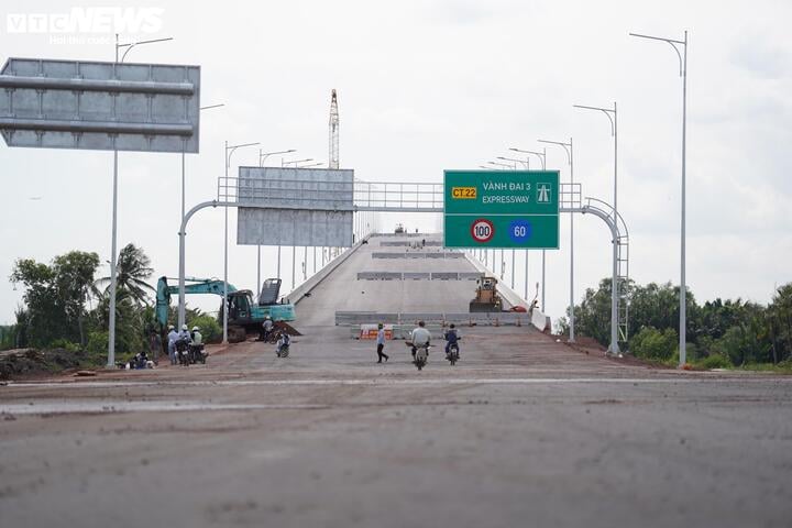 Vì sao cầu lớn nhất Vành đai 3 TP.HCM chưa đưa vào khai thác?- Ảnh 1.