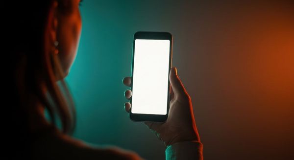 Khăng khăng chuyển khoản 5,5 tỷ vào một tài khoản đáng ngờ, 12 người thay nhau khuyên nhủ nhưng người phụ nữ đều trả lời một cách lạnh lùng- Ảnh 1.