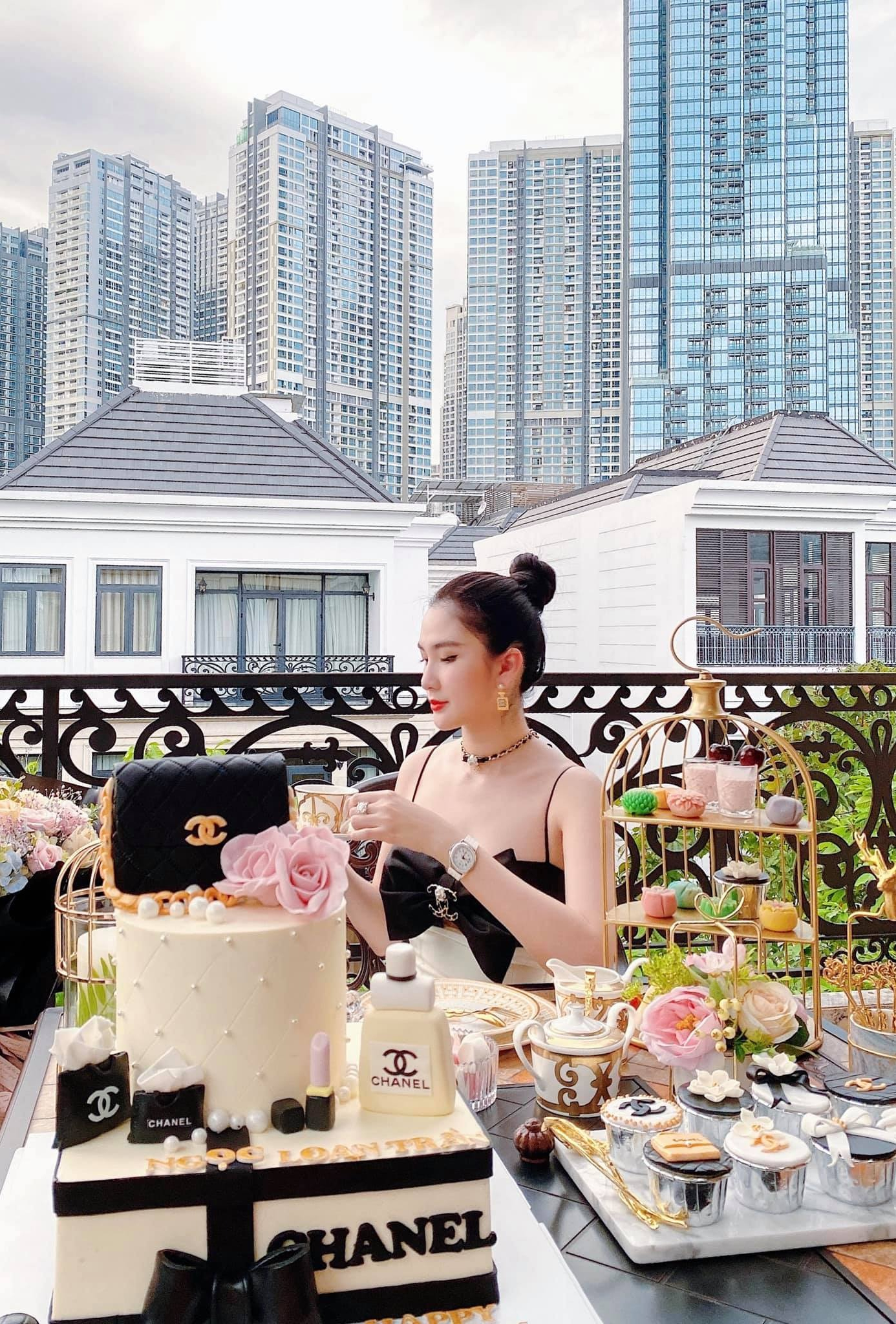 "Phú bà" chủ nhân món khúc bạch vải: Nhan sắc chim sa cá lặn, cuộc sống kín tiếng chuẩn thượng lưu- Ảnh 24.