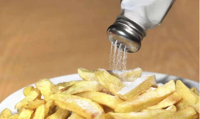Đồng phạm của nhồi máu não trốn ngay trong bếp, muốn tránh hãy ĂN ÍT ĐI 4 gia vị này- Ảnh 2.