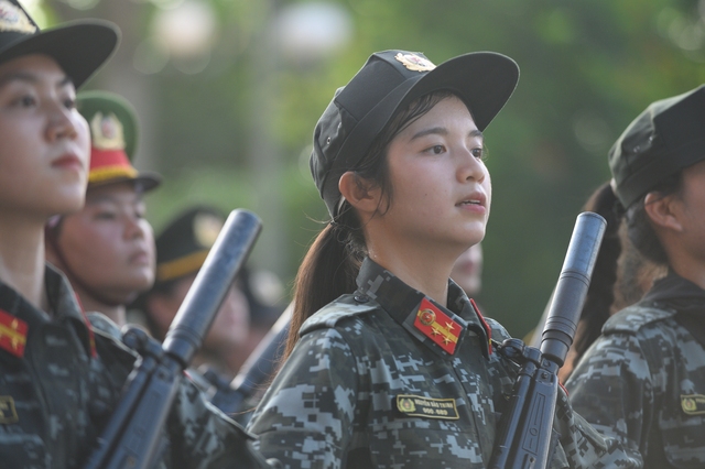 Hợp luyện diễu binh mừng 80 năm Quốc khánh tại ĐHQG Hà Nội: Người dân háo hức đến xem từ sáng sớm- Ảnh 28.