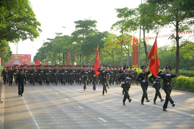 Hợp luyện diễu binh mừng 80 năm Quốc khánh tại ĐHQG Hà Nội: Người dân háo hức đến xem từ sáng sớm- Ảnh 33.