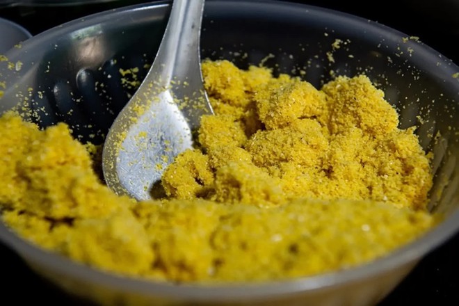 Khách Tây thử món cơm đặc sản của người vùng núi Việt Nam, nhận xét: "Nó ngon tuyệt!"- Ảnh 10.