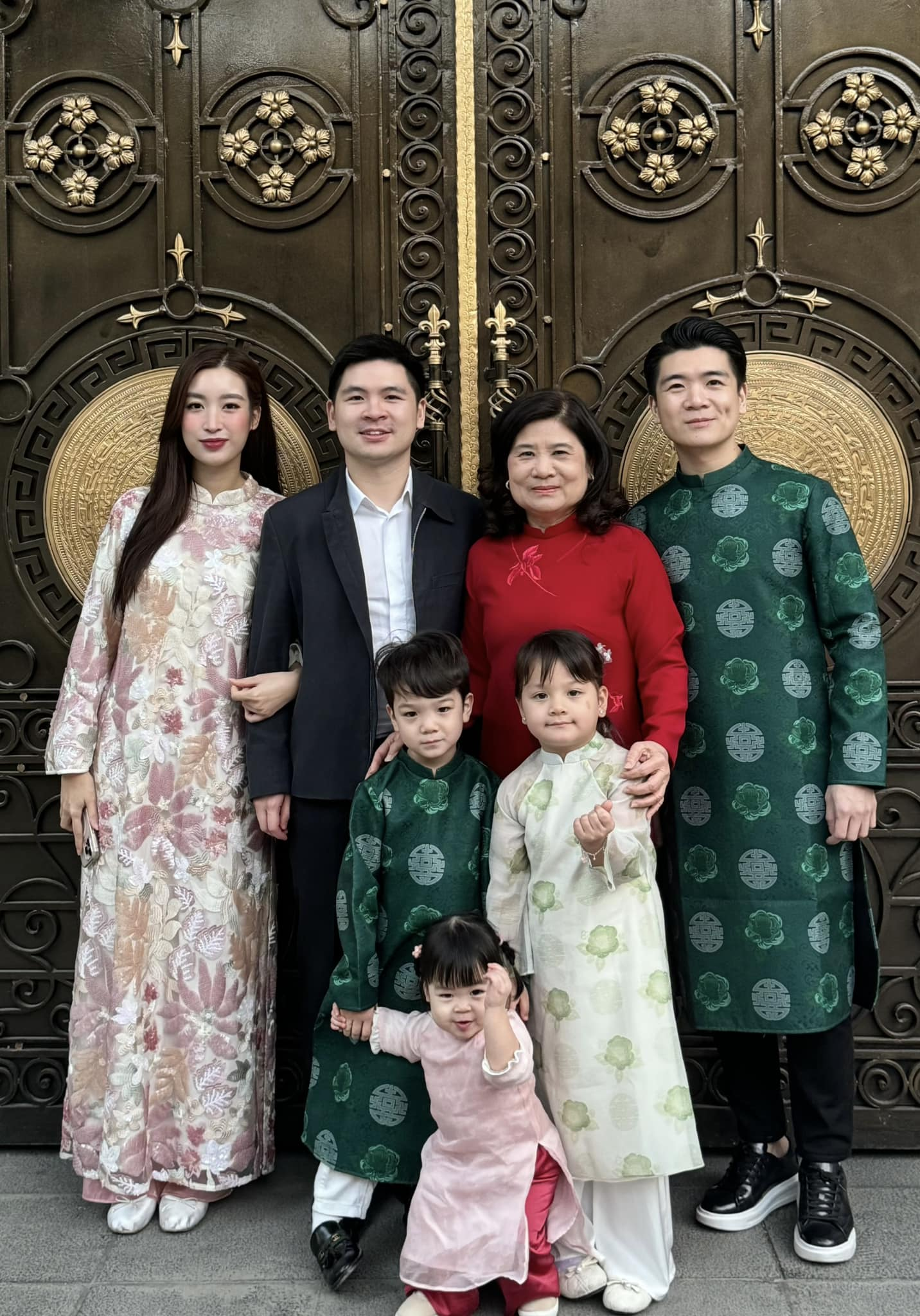 Thiếu gia nhà bầu Hiển chúc mừng sinh nhật con gái yêu, vợ Đỗ Mỹ Linh cũng khoe trọn khoảnh khắc hạnh phúc của gia đình hào môn- Ảnh 5. Thiếu gia nhà bầu Hiển chúc mừng sinh nhật con gái yêu, vợ Đỗ Mỹ Linh cũng khoe trọn khoảnh khắc hạnh phúc của gia đình hào môn- Ảnh 5.