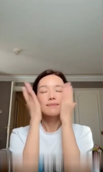 Thư Kỳ đăng video khoe mặt mộc bất chấp khen chê: Làn da U50 tràn đầy collagen "cực phẩm" nhờ thói quen chăm sóc da đáng học hỏi- Ảnh 2.
