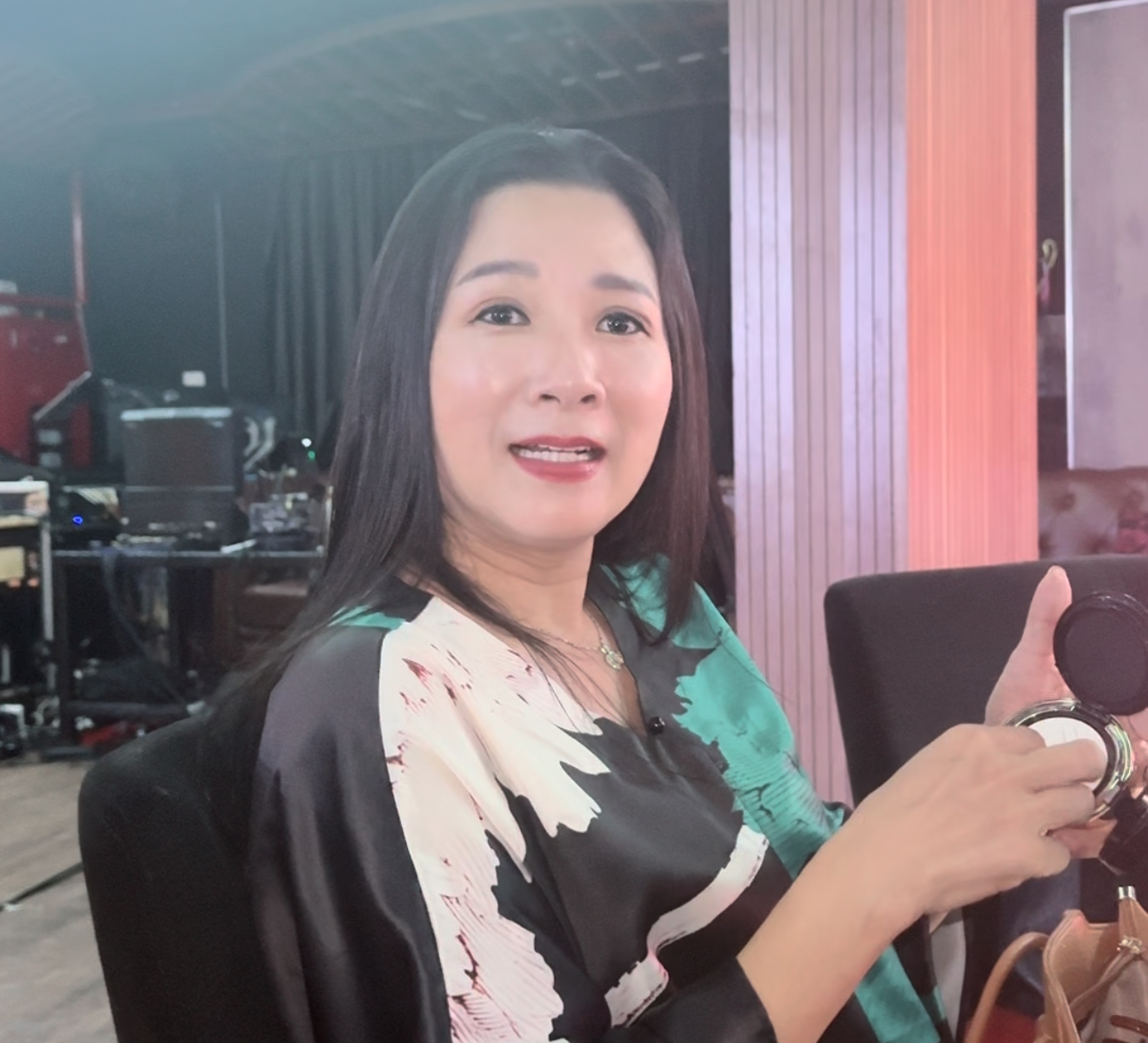 NSƯT Thanh Thanh Hiền: "Mỗi mùa lễ hội Trọng Tấn mua một cái nhà"- Ảnh 2.