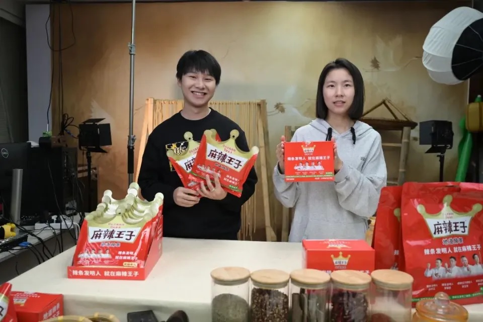 Nam sinh đến 20 tuổi mới biết bố là triệu phú: bỗng dưng trở thành ‘rich kid’, hòn non bộ trong sân nhà đã có giá hơn 10 tỷ đồng- Ảnh 3.
