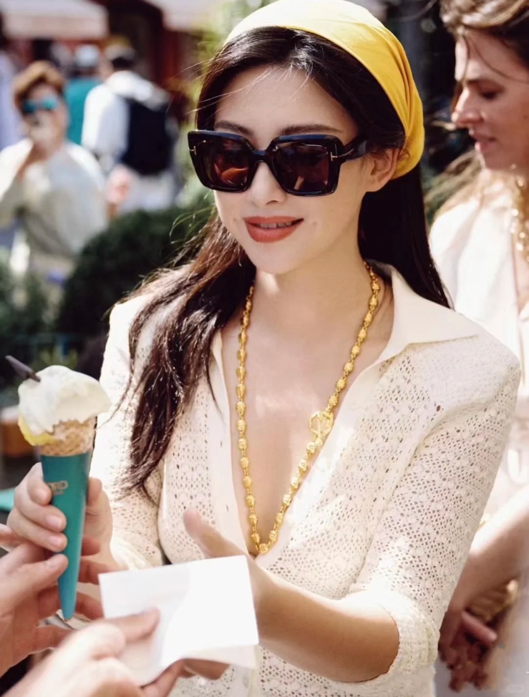 Ái nữ "hồng tam đại" đình đám Cbiz: Xuất thân trâm anh, từng hẹn hò "Tổng tài Ferrari", không chỉ có đồng điếu hút mắt, Chu Châu còn sở hữu gương mặt mang khí chất thượng lưu- Ảnh 1.