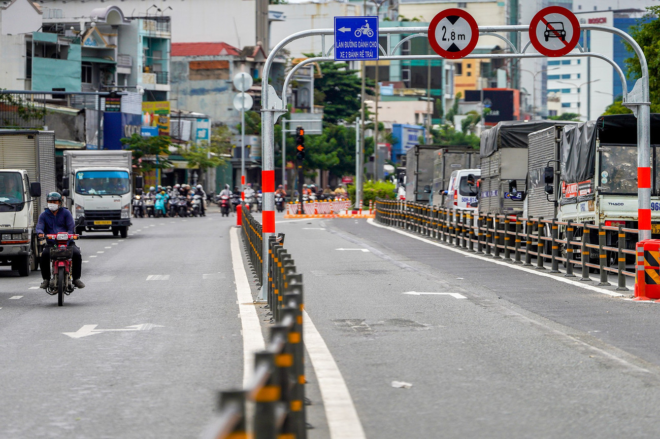 Cửa ngõ sân bay Tân Sơn Nhất 'hạ nhiệt' ùn tắc nhờ kết nối nút giao đường C12- Ảnh 11. Cửa ngõ sân bay Tân Sơn Nhất 'hạ nhiệt' ùn tắc nhờ kết nối nút giao đường C12- Ảnh 11.