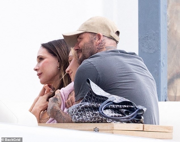 Vợ chồng con cả nhà Beckham ngồi siêu du thuyền 2.900 tỷ của nhà ngoại, Vợ chồng con cả nhà Beckham ngồi siêu du thuyền 2.900 tỷ của nhà ngoại,