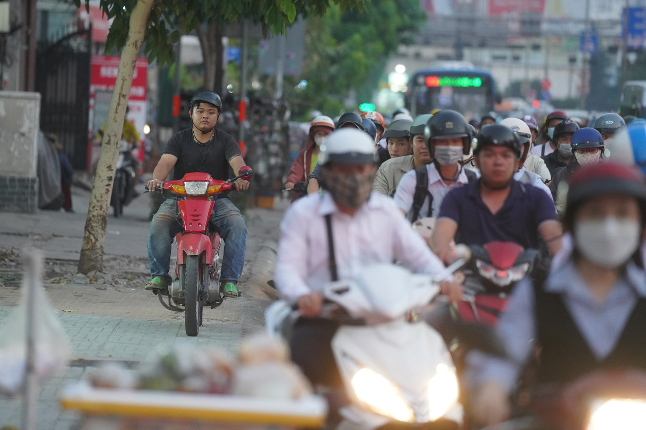 Cửa ngõ sân bay Tân Sơn Nhất 'hạ nhiệt' ùn tắc nhờ kết nối nút giao đường C12- Ảnh 2. Cửa ngõ sân bay Tân Sơn Nhất 'hạ nhiệt' ùn tắc nhờ kết nối nút giao đường C12- Ảnh 2.