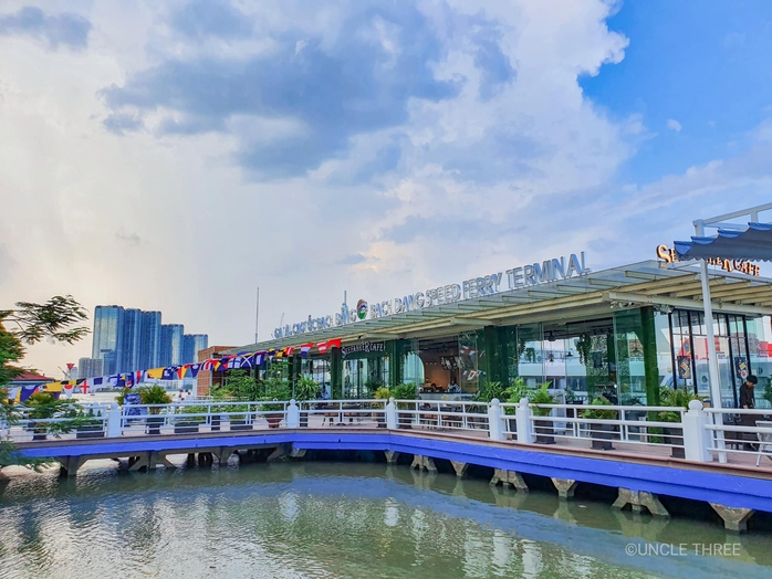 Phá dỡ Cầu cảng số 2 để thi công cầu đi bộ qua sông Sài Gòn- Ảnh 1. Phá dỡ Cầu cảng số 2 để thi công cầu đi bộ qua sông Sài Gòn- Ảnh 1.