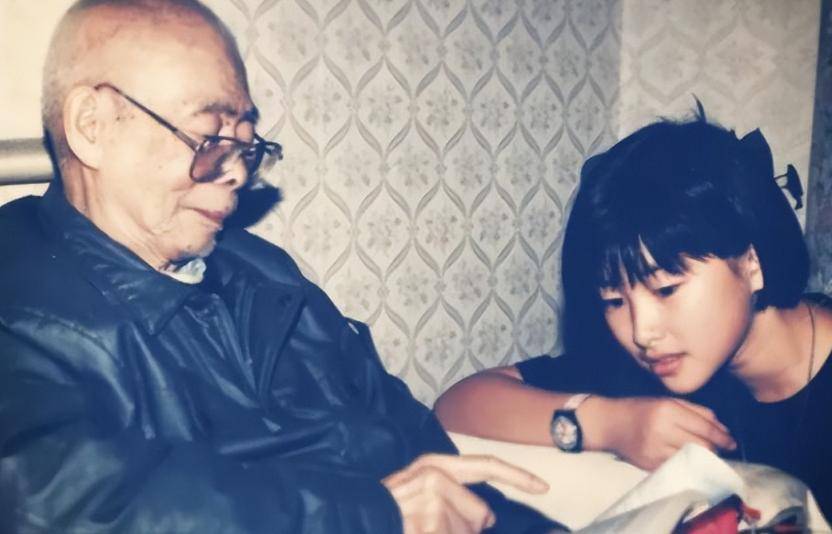 Ái nữ "hồng tam đại" đình đám Cbiz: Xuất thân trâm anh, từng hẹn hò "Tổng tài Ferrari", không chỉ có đồng điếu hút mắt, Chu Châu còn sở hữu gương mặt mang khí chất thượng lưu- Ảnh 5.