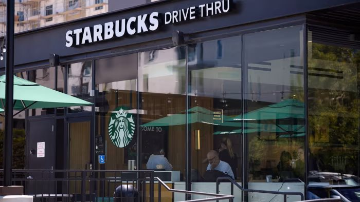 Starbucks từ bỏ mô hình cửa hàng nhận đặt online- Ảnh 5. Starbucks từ bỏ mô hình cửa hàng nhận đặt online- Ảnh 5.