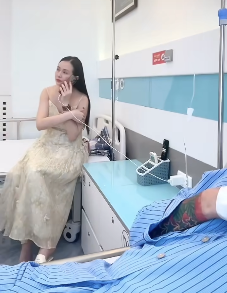 Ca sĩ Tuấn Hưng nhập viện- Ảnh 2. Ca sĩ Tuấn Hưng nhập viện- Ảnh 2.