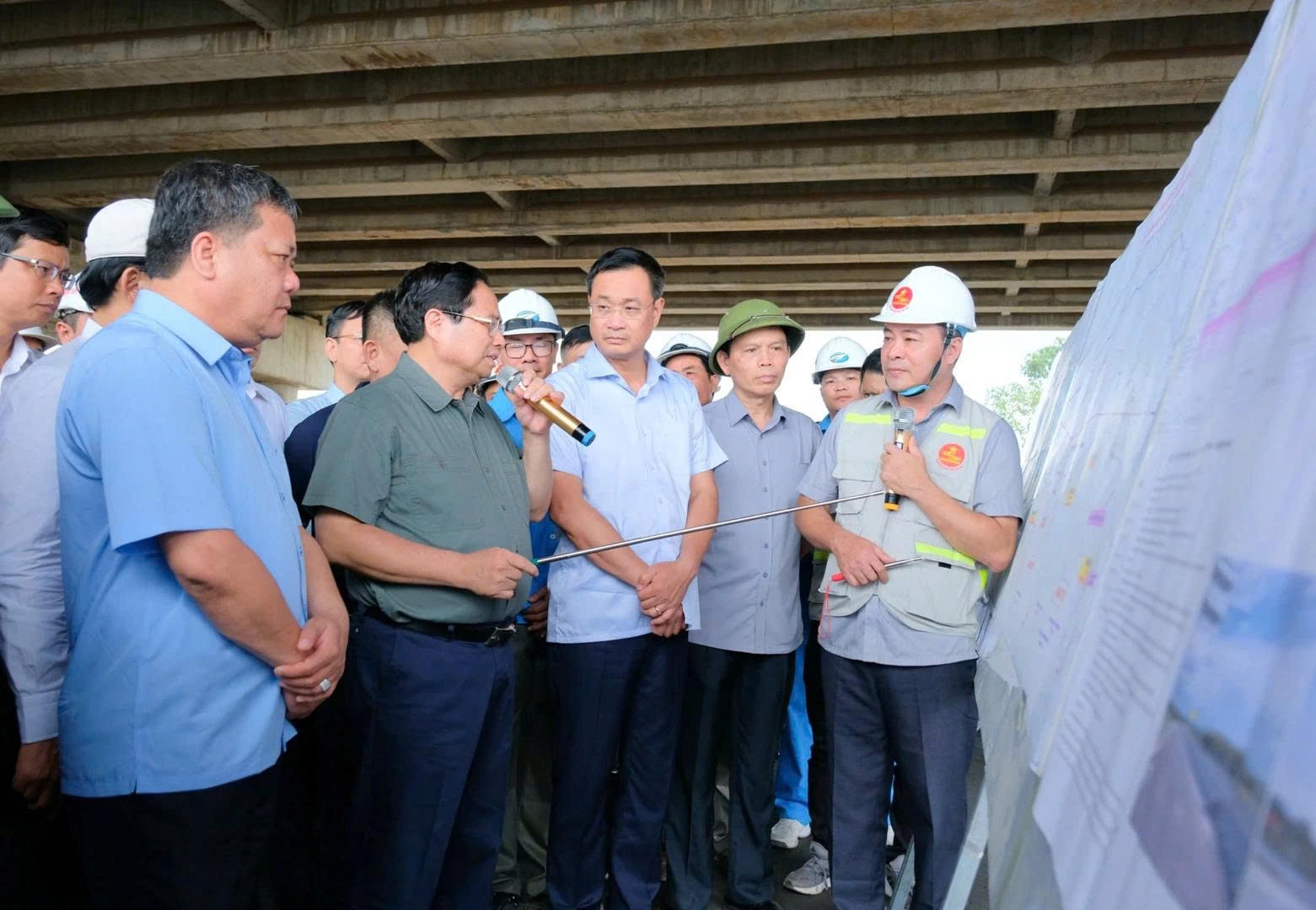 Chỉ 20 ngày nữa, cao tốc Vạn Ninh - Cam Lộ dài 65km, mở ra trục kết nối chiến lược sẽ được thông xe- Ảnh 1. Chỉ 20 ngày nữa, cao tốc Vạn Ninh - Cam Lộ dài 65km, mở ra trục kết nối chiến lược sẽ được thông xe- Ảnh 1.