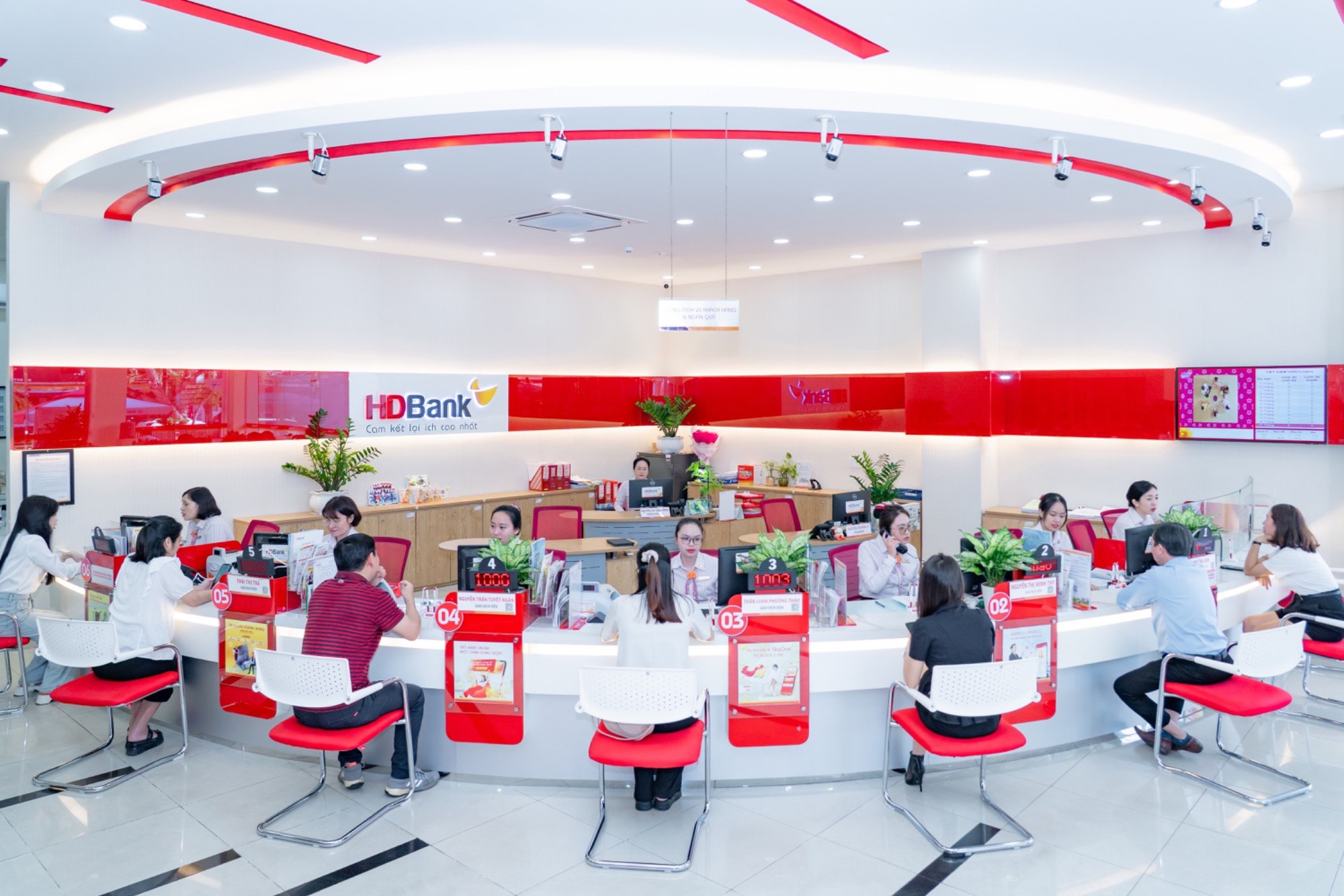 Đẩy mạnh kinh doanh số, HDBank báo lãi 10.068 tỷ đồng trong 6 tháng đầu năm, ROE lên tới 26,5%- Ảnh 1. Đẩy mạnh kinh doanh số, HDBank báo lãi 10.068 tỷ đồng trong 6 tháng đầu năm, ROE lên tới 26,5%- Ảnh 1.