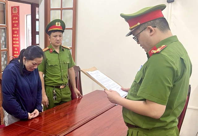 Tạm giam nữ cán bộ y tế Tòng Thị Ngọc- Ảnh 1. Tạm giam nữ cán bộ y tế Tòng Thị Ngọc- Ảnh 1.