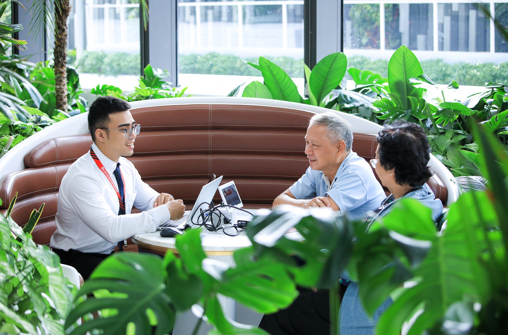 Techcombank tham gia mảng bảo hiểm nhân thọ, liệu "ông lớn" ngành ngân hàng có tạo nên những khác biệt như Zero Fee hay Sinh Lời Tự Động?- Ảnh 2. Techcombank tham gia mảng bảo hiểm nhân thọ, liệu
