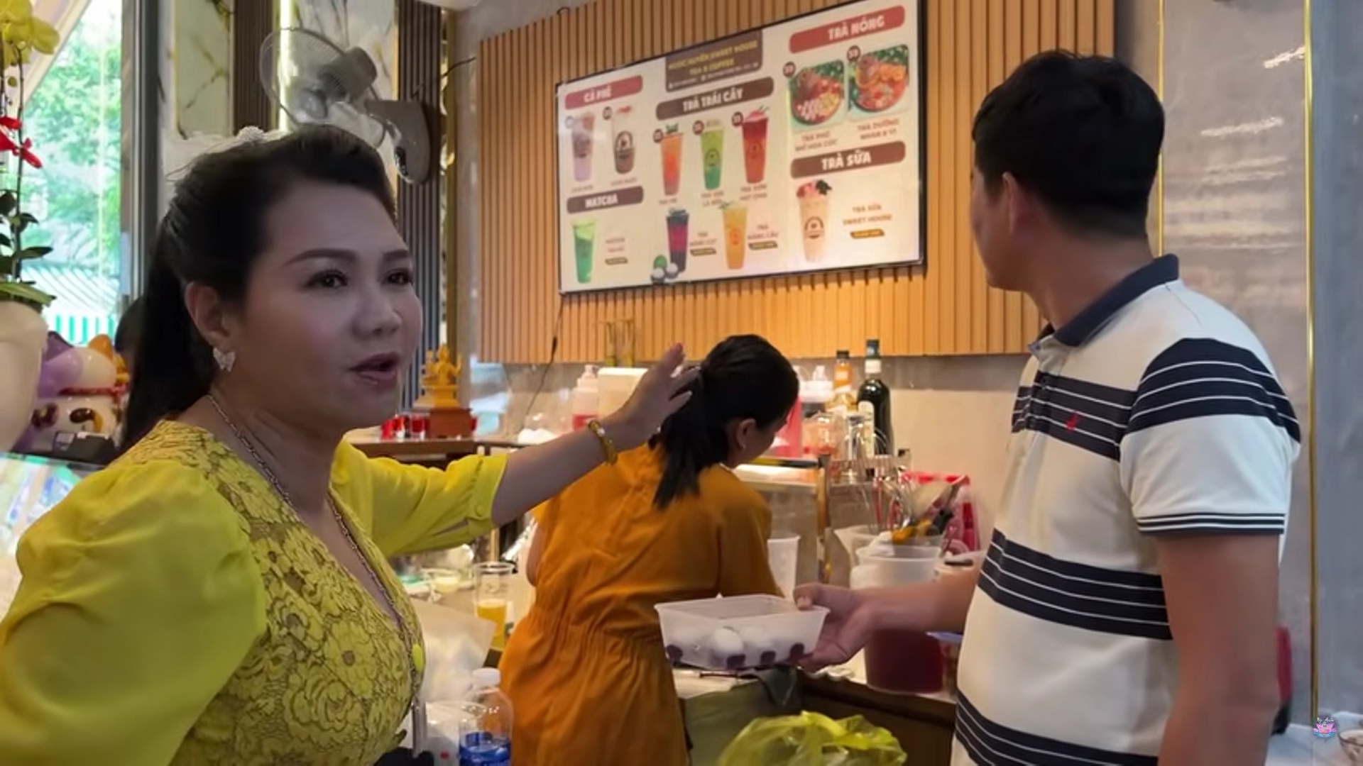 Nữ NSƯT từ Mỹ về mua nhà mặt tiền 50 tỷ mở quán, lên tiếng xích mích với ông trùm thứ 2 của Điền Quân- Ảnh 2.