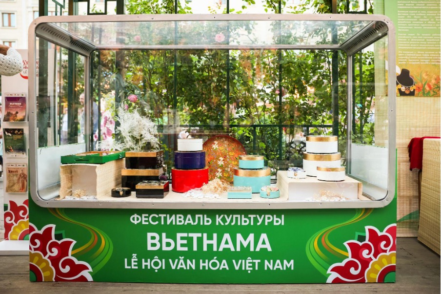 Khán giả Nga hào hứng xem múa rối nước, học nấu món Việt trong sự kiện văn hoá đặc biệt tại thủ đô Matxcơva- Ảnh 3. Khán giả Nga hào hứng xem múa rối nước, học nấu món Việt trong sự kiện văn hoá đặc biệt tại thủ đô Matxcơva- Ảnh 3.