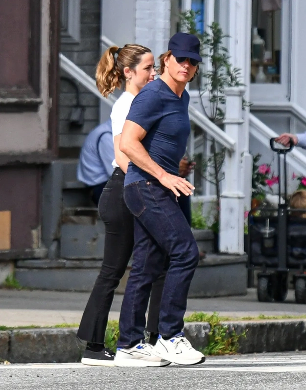 Bóng hồng gợi cảm kém 26 tuổi khiến Tom Cruise phải công khai sau 13 năm ly hôn: Vẻ ngoài hoàn hảo, giọng nói hút hồn, tài sản không phải dạng vừa- Ảnh 1.