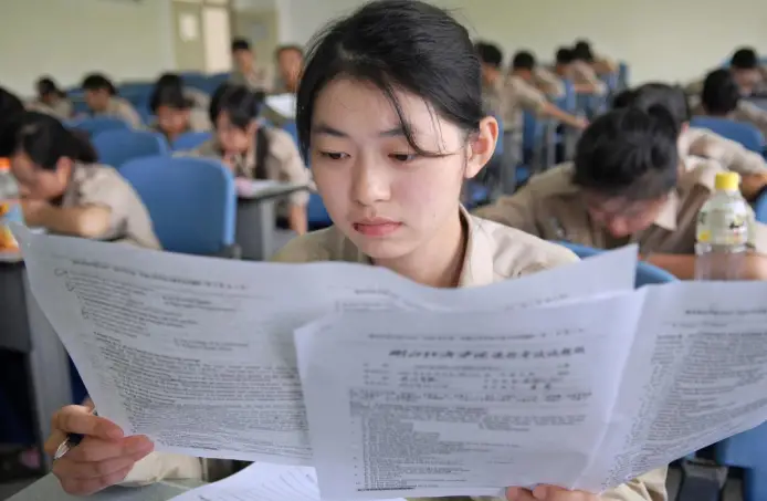 Nam sinh học giỏi vui mừng nhận giấy báo đỗ đại học danh giá, nhưng vừa đọc nội dung, bố mẹ bảo ngay: “Con nên thi lại”- Ảnh 1. Nam sinh học giỏi vui mừng nhận giấy báo đỗ đại học danh giá, nhưng vừa đọc nội dung, bố mẹ bảo ngay: “Con nên thi lại”- Ảnh 1.