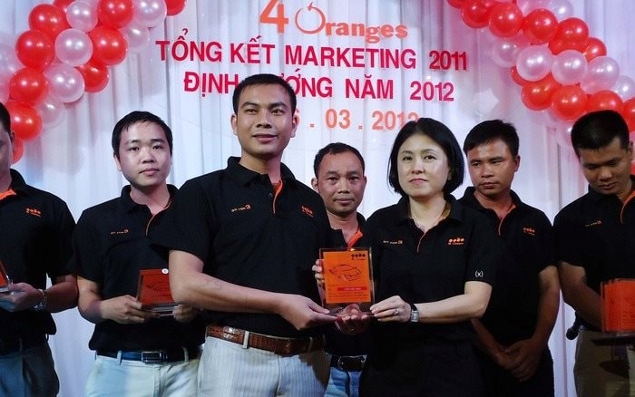 Lãi hàng nghìn tỷ từ bán sơn, chị em đại gia kín tiếng là cổ đông lớn của hàng loạt DN niêm yết đình đám tiếp tục rót tiền mua cổ phiếu LDG mới tăng trần 18 phiên- Ảnh 2.