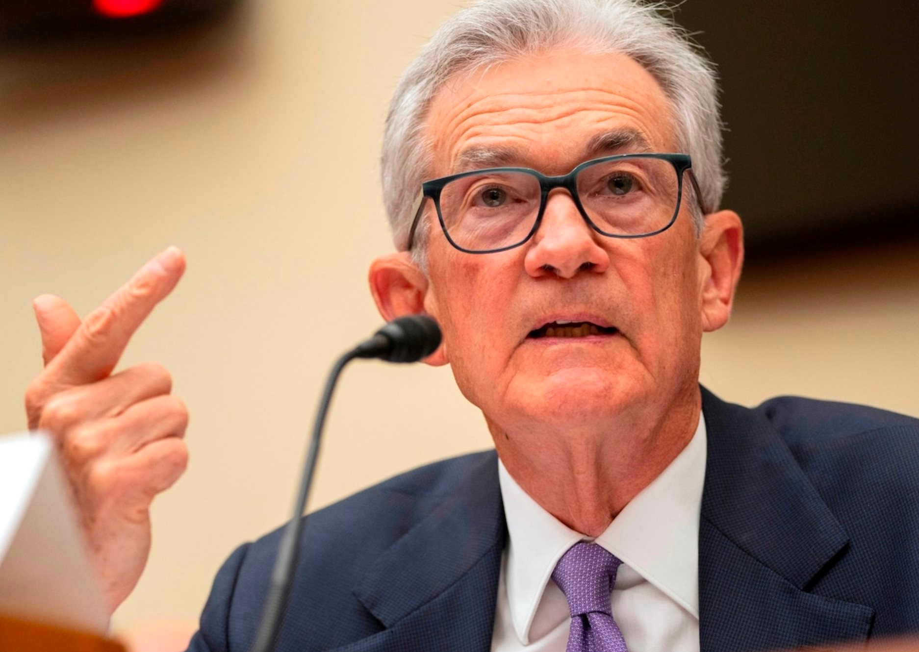 Fed tiếp tục giữ nguyên lãi suất bất chấp áp lực từ Tổng thống Trump và 2 quan chức công khai ủng hộ việc cắt giảm- Ảnh 1. Fed tiếp tục giữ nguyên lãi suất bất chấp áp lực từ Tổng thống Trump và 2 quan chức công khai ủng hộ việc cắt giảm- Ảnh 1.