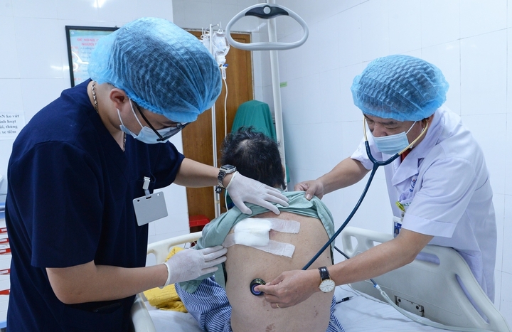 Nguy kịch vì nghe thầy lang uống nước đường để 'lấy độc trị độc'- Ảnh 1. Nguy kịch vì nghe thầy lang uống nước đường để 'lấy độc trị độc'- Ảnh 1.