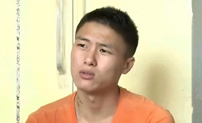 Bé trai 4 tuổi mất tích 17 năm, vừa đoàn tụ gia đình thì bố mẹ nuôi gọi điện "con hãy về thừa kế gia tài nghìn tỷ": Quyết định khiến tất cả sững sờ- Ảnh 4. Bé trai 4 tuổi mất tích 17 năm, vừa đoàn tụ gia đình thì bố mẹ nuôi gọi điện "con hãy về thừa kế gia tài nghìn tỷ": Quyết định khiến tất cả sững sờ- Ảnh 4.