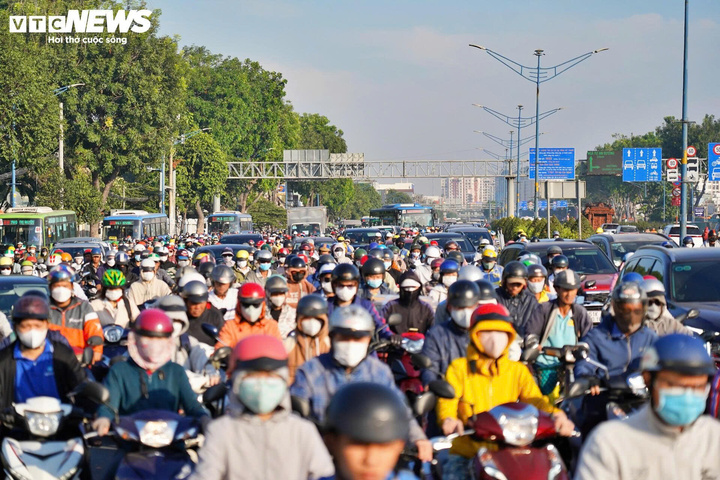 Người dân đồng loạt chuyển sang xe điện, TP.HCM giải quyết xe máy cũ thế nào?- Ảnh 1.