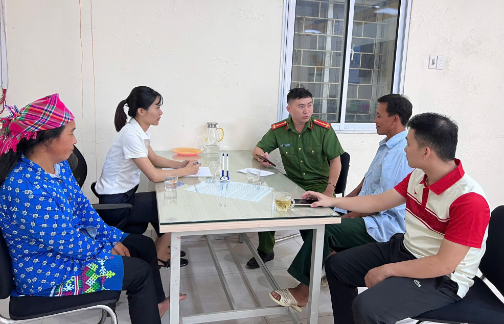 Không đặt đơn, cặp vợ chồng lại đến bưu điện chuyển khoản 30 triệu đồng để trả phí ship hàng: Công an lập tức có mặt, dừng giao dịch- Ảnh 1. Không đặt đơn, cặp vợ chồng lại đến bưu điện chuyển khoản 30 triệu đồng để trả phí ship hàng: Công an lập tức có mặt, dừng giao dịch- Ảnh 1.
