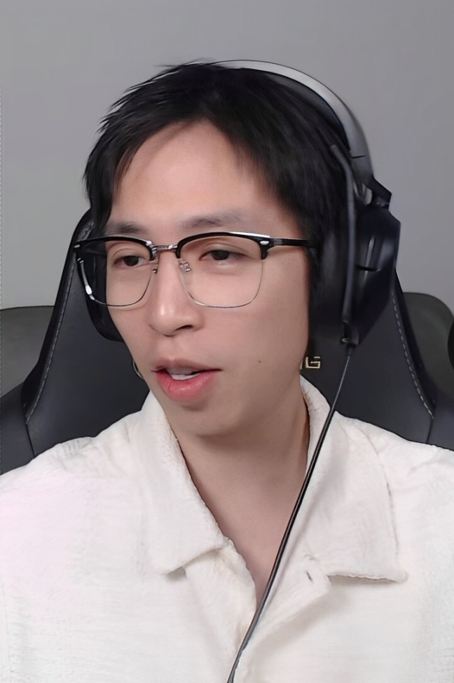 Ông Lê Quang Tự Do: 'Chúng tôi phải gọi điện yêu cầu dừng khẩn cấp livestream, nhưng ViruSs xin thêm 10 phút'- Ảnh 1. Ông Lê Quang Tự Do: 'Chúng tôi phải gọi điện yêu cầu dừng khẩn cấp livestream, nhưng ViruSs xin thêm 10 phút'- Ảnh 1.