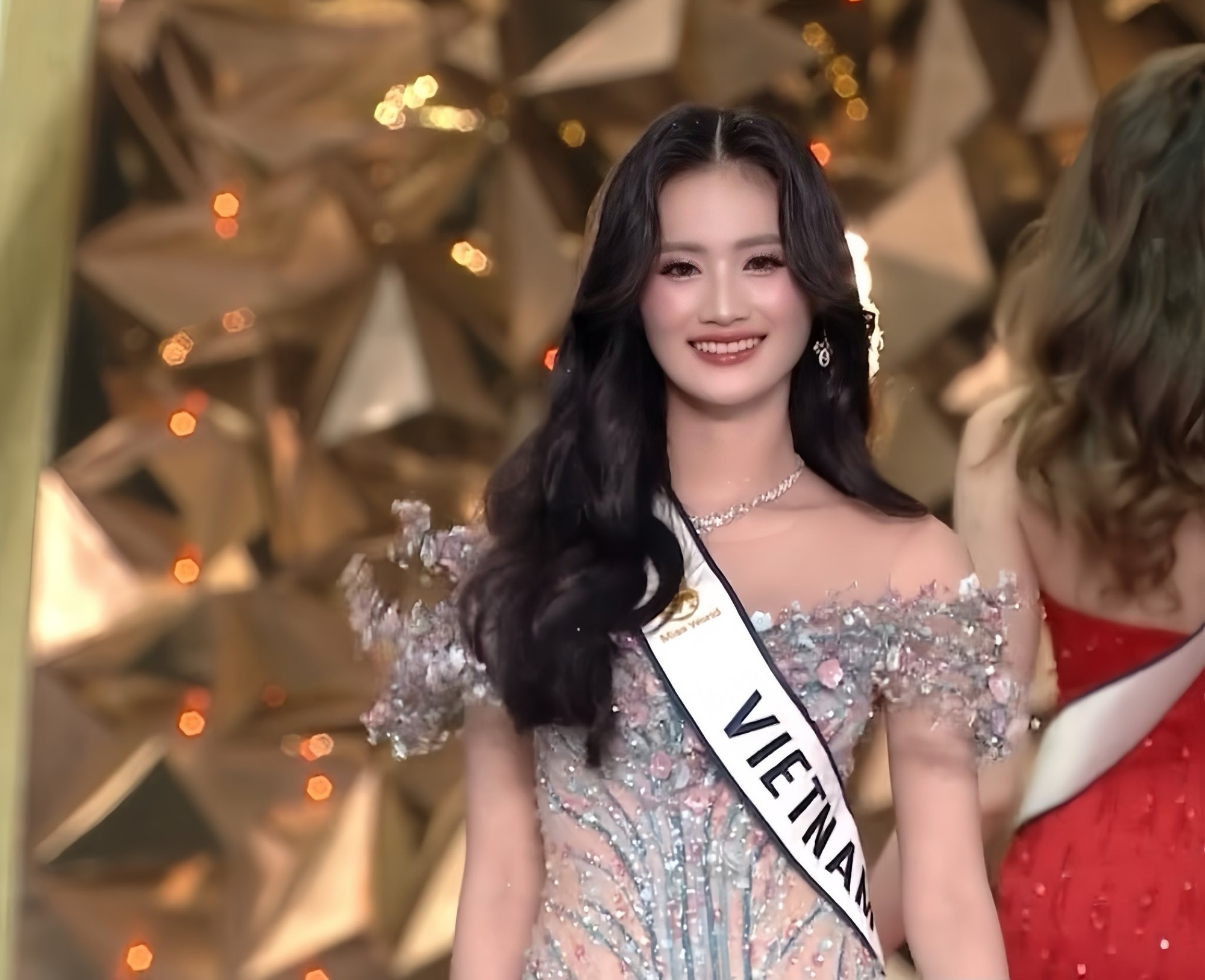Hoa hậu Ý Nhi tạm rời showbiz- Ảnh 3. Hoa hậu Ý Nhi tạm rời showbiz- Ảnh 3.