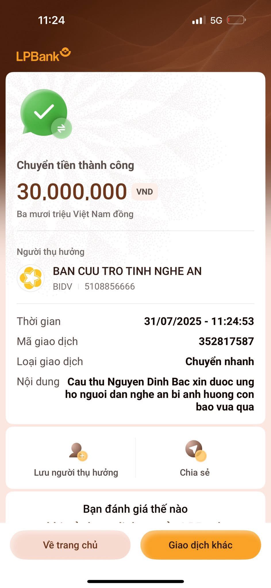 Đình Bắc U23 Việt Nam vừa vô địch trở về có hành động ý nghĩa, ủng hộ đồng bào Nghệ An vượt qua khó khăn- Ảnh 1. Đình Bắc U23 Việt Nam vừa vô địch trở về có hành động ý nghĩa, ủng hộ đồng bào Nghệ An vượt qua khó khăn- Ảnh 1.