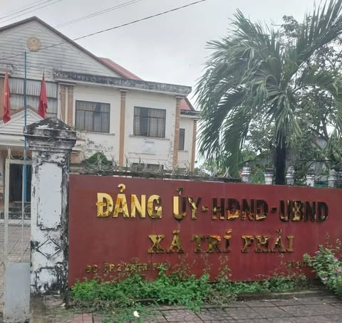 "Chuyện lạ" ở Cà Mau: Cán bộ bị khởi tố vẫn được bố trí làm việc sau khi sáp nhập- Ảnh 1. "Chuyện lạ" ở Cà Mau: Cán bộ bị khởi tố vẫn được bố trí làm việc sau khi sáp nhập- Ảnh 1.