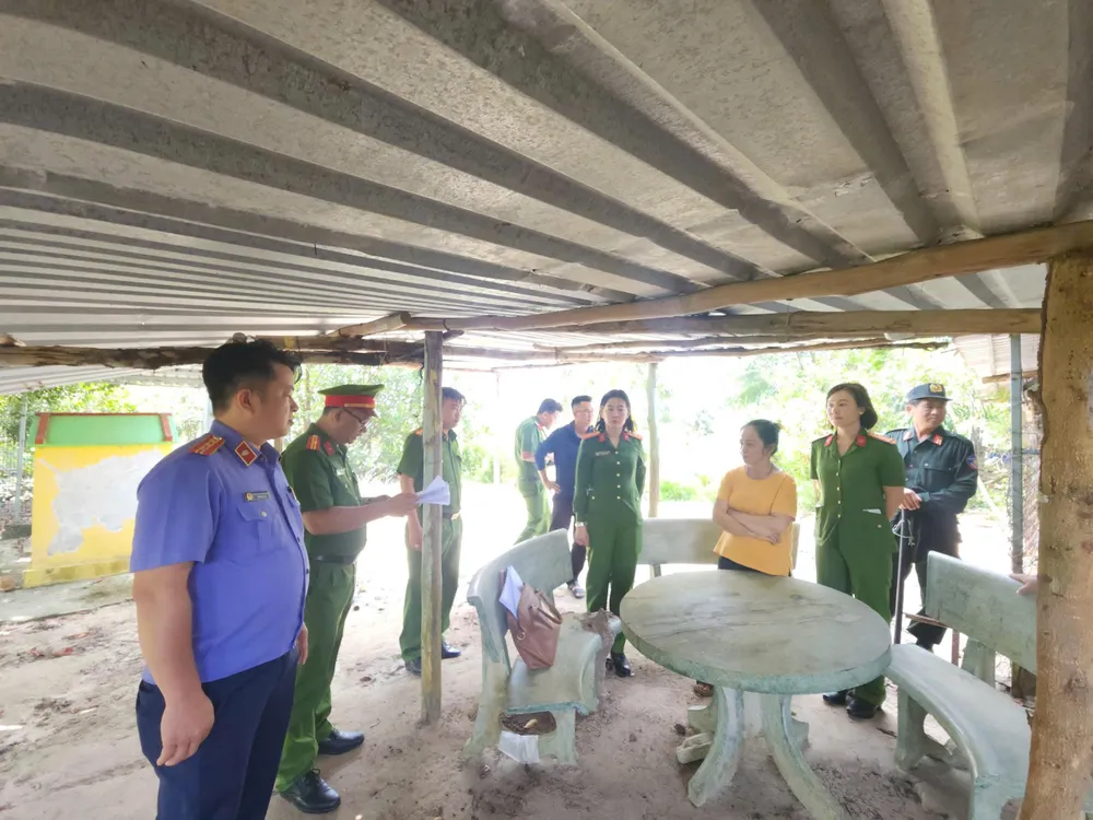 Thêm hai đối tượng lừa bán đất sân bay Phú Quốc bị bắt- Ảnh 2. Thêm hai đối tượng lừa bán đất sân bay Phú Quốc bị bắt- Ảnh 2.