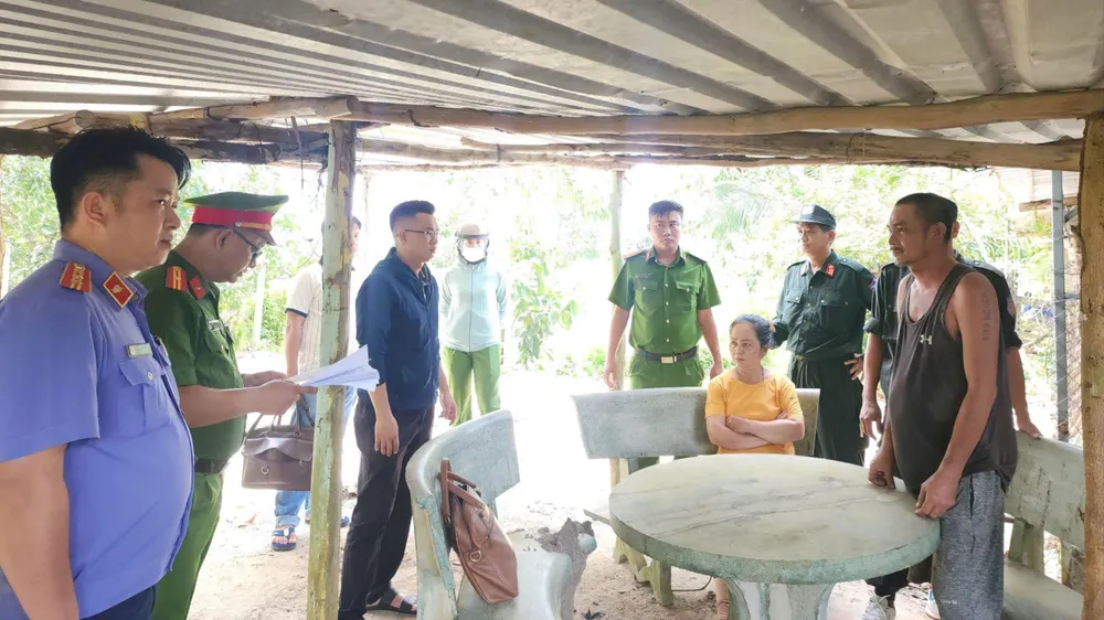 Thêm hai đối tượng lừa bán đất sân bay Phú Quốc bị bắt- Ảnh 1. Thêm hai đối tượng lừa bán đất sân bay Phú Quốc bị bắt- Ảnh 1.