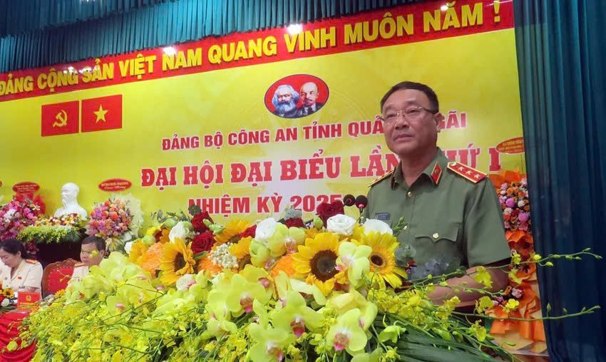 Đại tá Hồ Song Ân được chỉ định làm Bí thư Đảng ủy Công an tỉnh Quảng Ngãi- Ảnh 2. Đại tá Hồ Song Ân được chỉ định làm Bí thư Đảng ủy Công an tỉnh Quảng Ngãi- Ảnh 2.