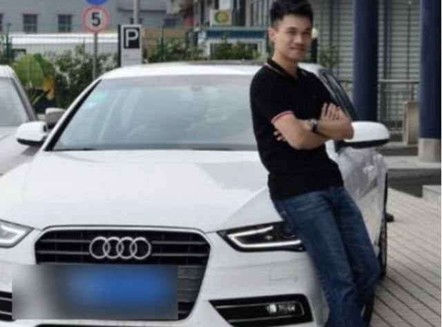 Mua xe Audi cũ giá 250 triệu đồng, người đàn ông phát hiện 1 gói vàng miếng và tiền mặt trị giá hơn 500 triệu đồng giấu trong lốp dự phòng- Ảnh 1. Mua xe Audi cũ giá 250 triệu đồng, người đàn ông phát hiện 1 gói vàng miếng và tiền mặt trị giá hơn 500 triệu đồng giấu trong lốp dự phòng- Ảnh 1.