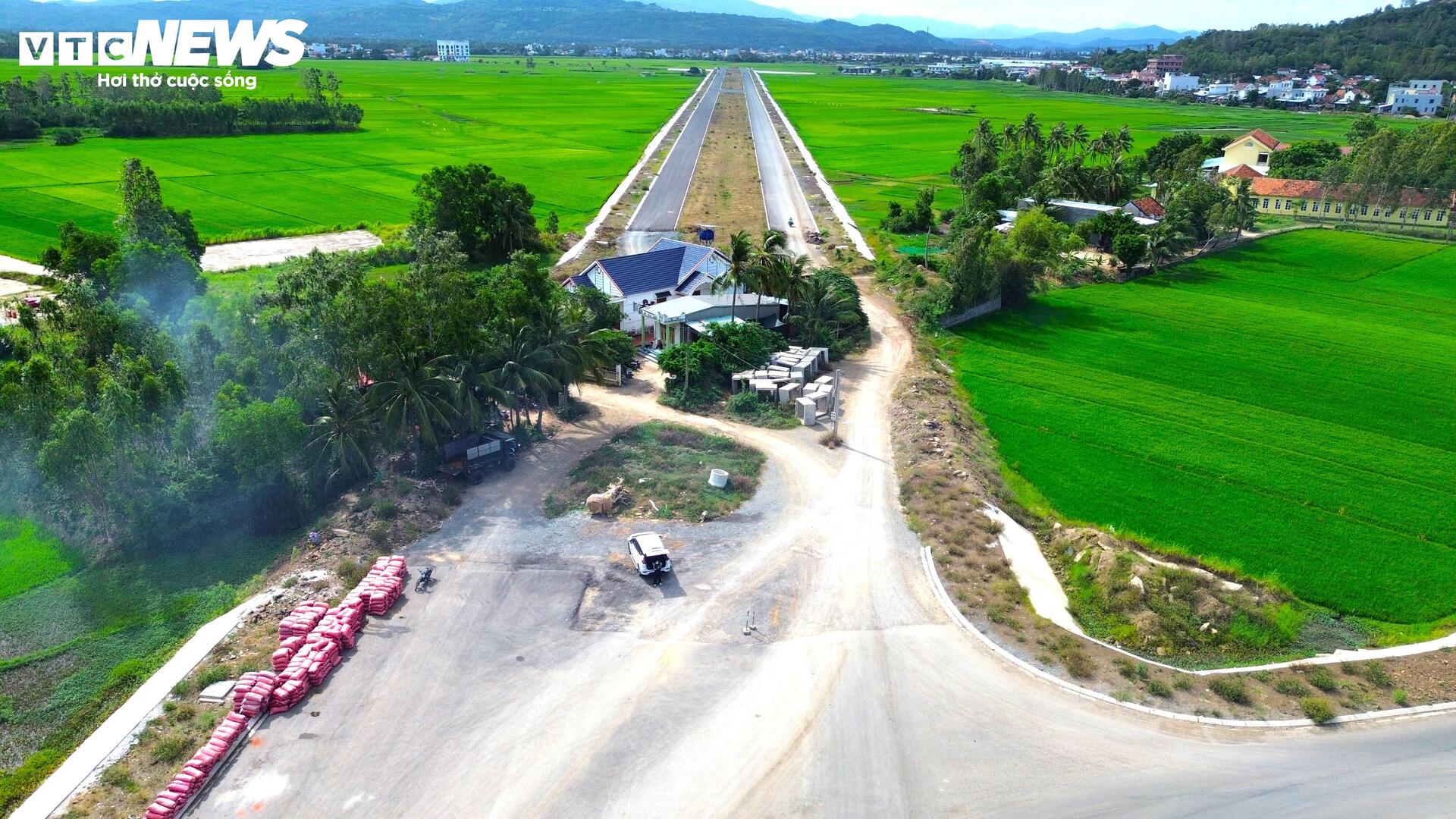 Dự án đường ven biển Đắk Lắk sau hơn 1 năm khởi công giờ ra sao?- Ảnh 1. Dự án đường ven biển Đắk Lắk sau hơn 1 năm khởi công giờ ra sao?- Ảnh 1.