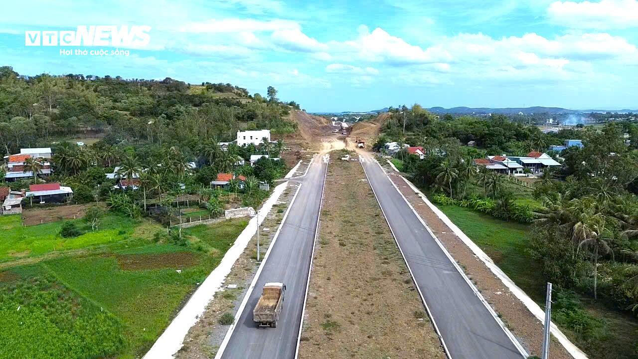 Dự án đường ven biển Đắk Lắk sau hơn 1 năm khởi công giờ ra sao?- Ảnh 6. Dự án đường ven biển Đắk Lắk sau hơn 1 năm khởi công giờ ra sao?- Ảnh 6.